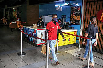Crisis Hour Answered Through Innovation: Indian Restaurants  
Fight with Resilience