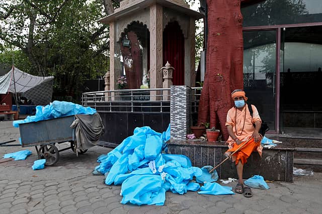 As bodies pile up at various crematoriums, Delhi government allows use of wood for cremating Covid-19 victims (Photos: Ashish Sharma)