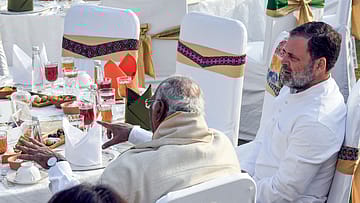 BJP-Cong train guns over Rahul not wearing ‘gamosa’