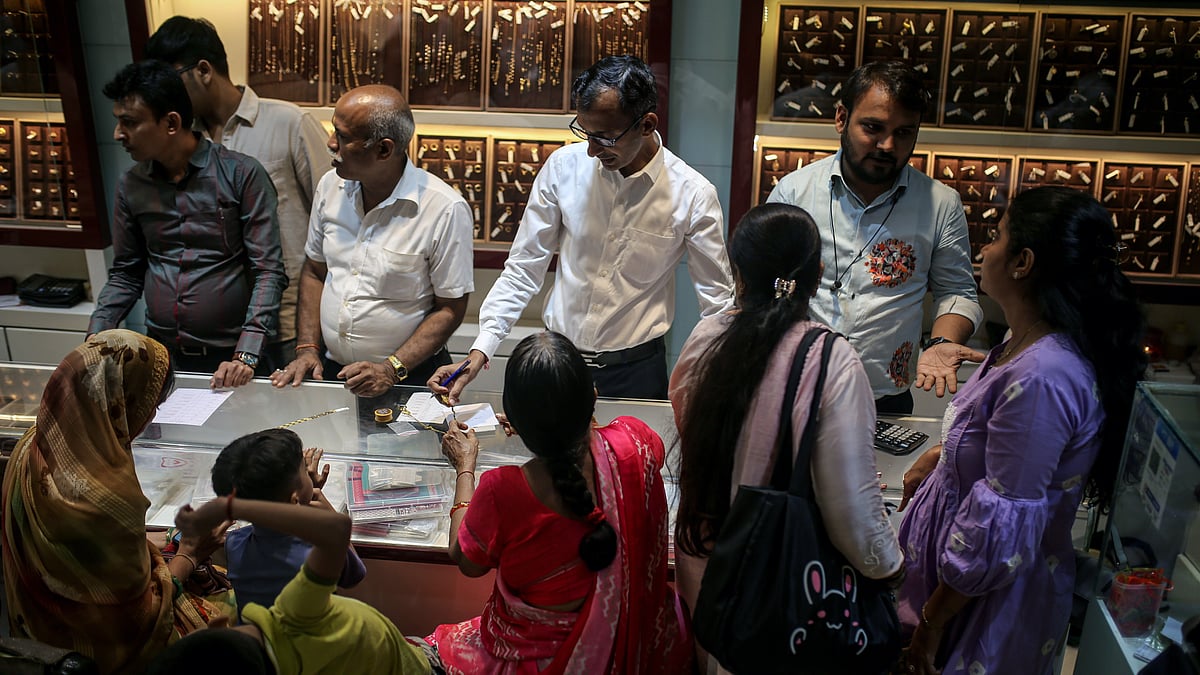 Optimistic Growth Amid Tech Hesitancy