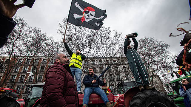 Tractors Roll Into Madrid as Spanish Farmers Protest EU–Mercosur Deal
