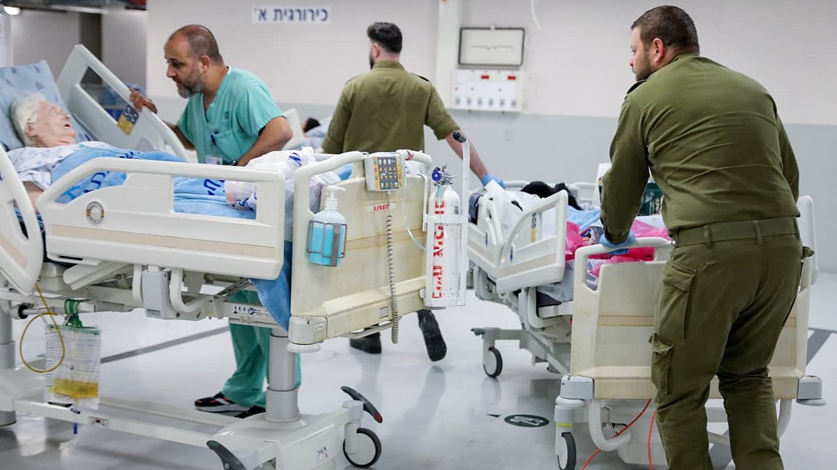 Missiles Target Tel Aviv: Iran Retaliates After US-Israeli Strikes