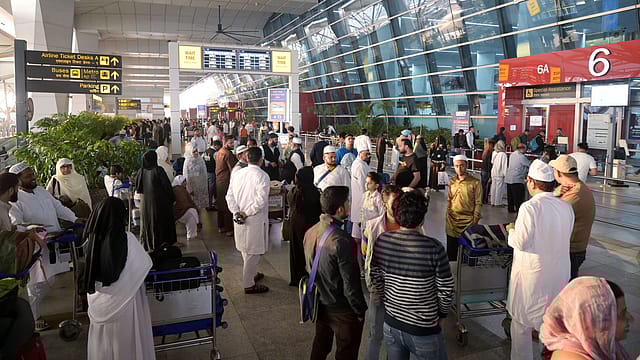 Middle East Crisis: Delhi Airport Reports Delays; Emirates, Etihad Resume Limited Operations