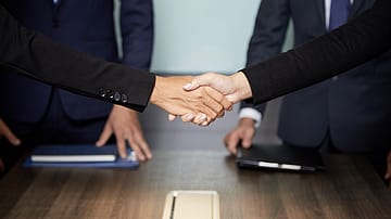 MakeMyTrip Buys Majority Stake in Flamingo Transworld to Expand Holiday Packages Business