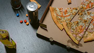 Late Night Snacking: Bad Habit or Sleep Aid?