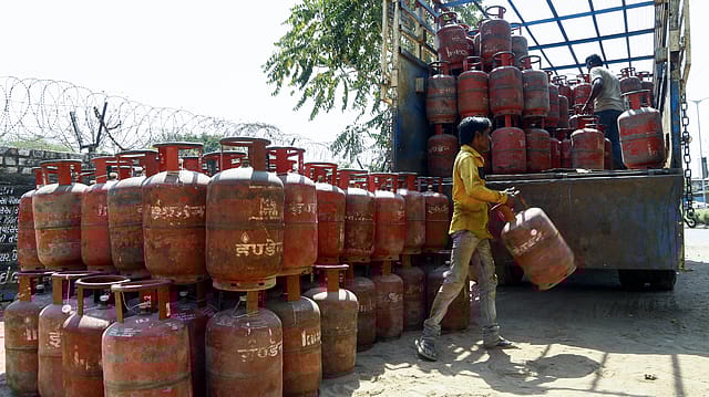 LPG Shortage Hits Restaurants in Bhopal and Hyderabad as Businesses Turn to Alternatives