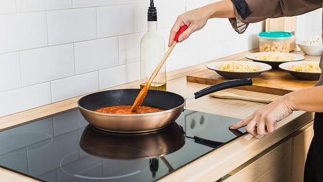 Induction Cooktop Sales Jump 30X as LPG Concerns Rise; Govt Says No Crisis, PNG Supply Secure 