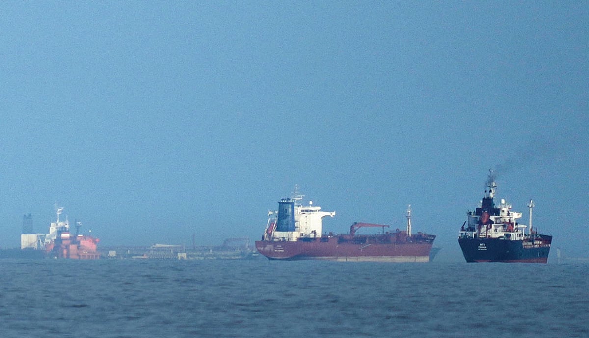 Strait of Hormuz: Iran's Strategic Move to Challenge the Petrodollar System