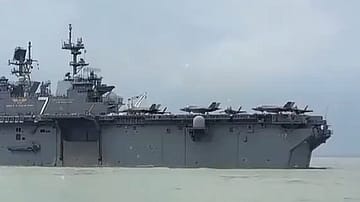 US Warship With Over 2,000 Marines Heads to West Asia