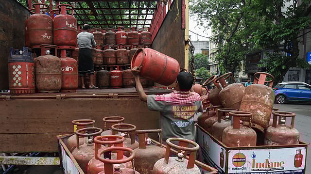 LPG Shock on April 1: Commercial Cylinder Prices Soar, ATF Costs Skyrocket Across India