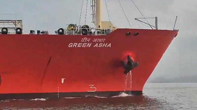 Indian LPG Vessel ‘Green Asha’ Crosses Strait of Hormuz, Docks at Jawaharlal Nehru Port