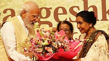 ‘Praying for her Good Health’: PM Modi Wishes Asha Bhosle Speedy Recovery