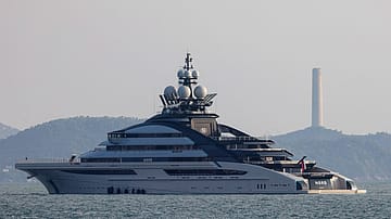 Sanctioned Russian Billionaire's Superyacht Sails Through Blockaded Strait of Hormuz