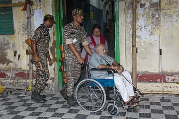 Voter Turnout Nears 40% in Bengal Phase 2, BJP Flags EVM Irregularities in Falta