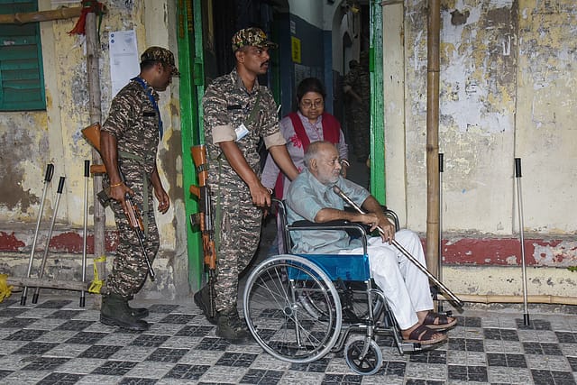 Voter Turnout Nears 40% in Bengal Phase 2, BJP Flags EVM Irregularities in Falta