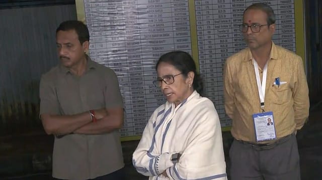Bhabanipur Boils Over: BJP Blocks TMC Vehicle, Mamata Alleges EVM Tampering Ahead of Counting