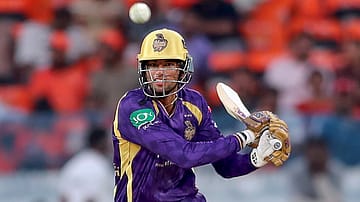 IPL 2026: Chakravarthy Spins Web, Raghuvanshi Shines as KKR Outclass SRH by Seven Wickets