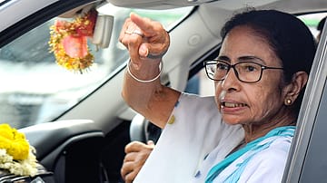 Mamata Banerjee Visits Kolkata Counting Centre, Alleges ‘Unfair Play’ by EC