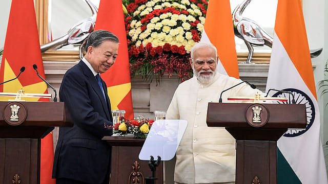 Lotus, Buddha statue, Silk: What Do PM's Gifts To Vietnam President Look Like?
