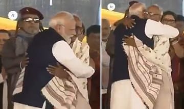 Watch | PM Modi Takes Blessings From 98-Year-Old BJP Veteran Makhanlal Sarkar at Bengal Swearing-In
