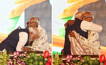 Watch | PM Modi Takes Blessings From 98-Year-Old BJP Veteran Makhanlal Sarkar at Bengal Swearing-In
