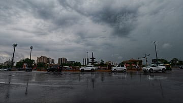 Delhi Braces for Thunderstorms, Gusty Winds Today; Mercury Set to Rise This Week