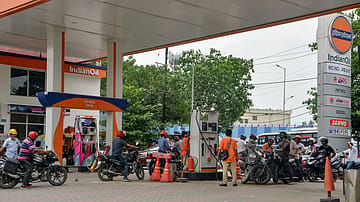 Fuel Price Hike Helps Oil Companies Cut Daily Losses to Rs 750 Crore: Govt