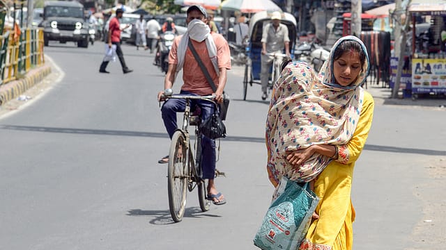 Avoid Alcohol, Stay Hydrated: AIIMS Doctor’s Advice as Temperatures Soar