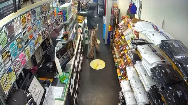 Caught on Cam: Gujarat Woman Shot Dead in US Supermarket During Suspected Robbery Caught on Cam: Gujarat Woman Shot Dead in US Supermarket During Suspected Robbery