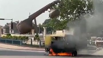 Watch | CNG Auto-rickshaw Carrying Devotees Catches Fire in Ayodhya