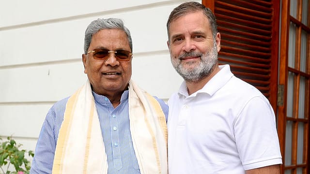 Siddaramaiah Meets Rahul Gandhi After Exit as Karnataka CM; DK Shivakumar Likely Successor Siddaramaiah Meets Rahul Gandhi After Exit as Karnataka CM; DK Shivakumar Likely Successor