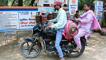 Commercial LPG Prices Hiked: 19 kg Cylinder Up Rs 42 in Delhi from June 1