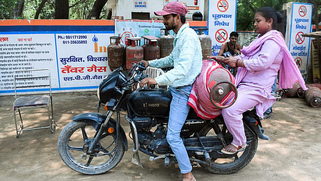 Commercial LPG Prices Hiked: 19 kg Cylinder Up Rs 42 in Delhi from June 1