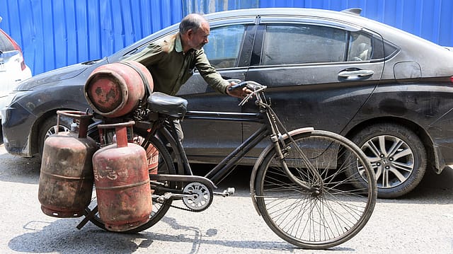 Cooking Gas Cost Rises Again: Households Feel the Pinch Across India
