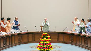 Cabinet Applauds PM Narendra Modi as He Sets Record with 4,399 Consecutive Days in Office