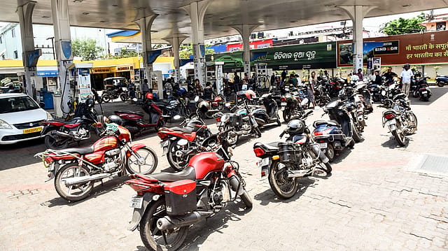 Crude Oil Prices Ease; Government to Align Fuel Rates with Global Trends