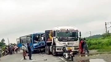 Jalpaiguri Horror: Truck Slams Into Bus on NH-27, Four Killed, 29 Injured