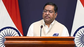 MEA Confirms 11 India-Bound Ships Cross Strait of Hormuz After Iran–US Truce