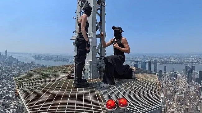 Empire State Building Rooftop Proposal: Urban Climbers Angela Nikolau ...