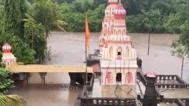 Maharashtra Rains Fury: Pawana River Swells, Temple Flooded, Red Alert Issued Maharashtra Rains Fury: Pawana River Swells, Temple Flooded, Red Alert Issued