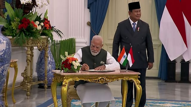 PM Modi Signs Guestbook, Meets Indonesia President Prabowo