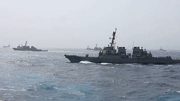 Iran Insists Strait of Hormuz Closed as US Says ‘Traffic Flowing’