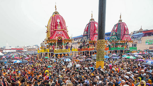 Stampede Scare at Jagannath Yatra? Several Pilgrims Rescued Amid Massive Rush in Puri
