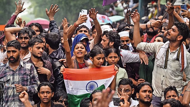 Supreme Court made it clear that the Delhi government and other state governments are free to close or withdraw criminal cases wherever legally permissible Supreme Court made it clear that the Delhi government and other state governments are free to close or withdraw criminal cases wherever legally permissible