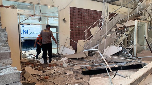 Another strong tremor rattles Indonesia’s Flores region as rescue crews pick through earthquake wreckage — keeping communities already reeling from a deadly quake on edge Another strong tremor rattles Indonesia’s Flores region as rescue crews pick through earthquake wreckage — keeping communities already reeling from a deadly quake on edge
