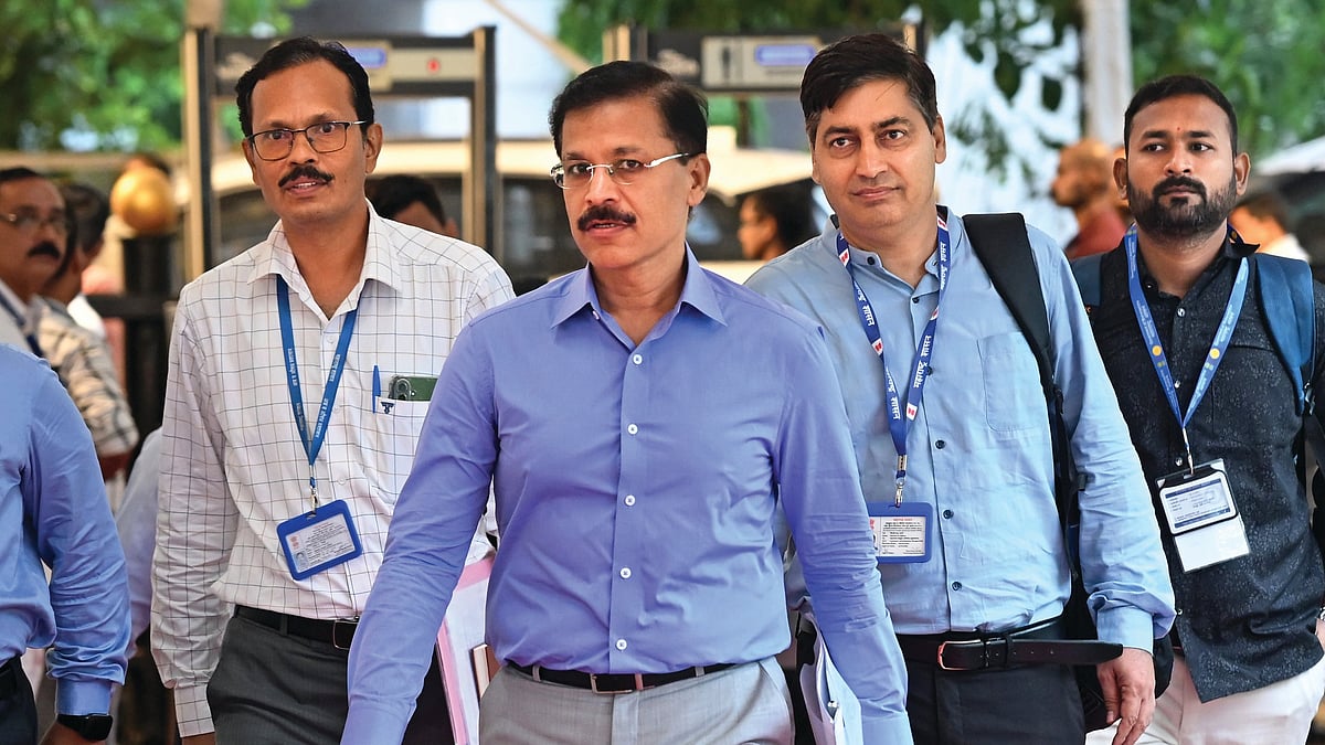 Maharashtra FDA Crackdown: Railway Food Supplier, 20 Eateries Lose Licences Over Safety Violations