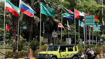 New Delhi gears up for the BRICS Summit with arriving foreign delegations and heightened security. Union ministers and chief ministers may share a bus to Bharat Mandapam to help ease traffic disruption