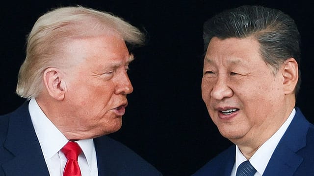 Donald Trump hosted Xi Jinping at the White House as Washington and Beijing extended their trade truce until January 10, 2027.
The visit included bilateral talks, a state dinner and a tour of Marine One Donald Trump hosted Xi Jinping at the White House as Washington and Beijing extended their trade truce until January 10, 2027.
The visit included bilateral talks, a state dinner and a tour of Marine One