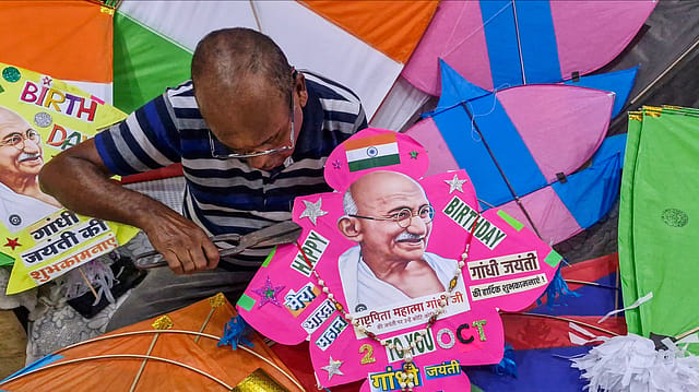 Gandhi Jayanti: PM Modi Pays Tribute at Rajghat, Honours Lal Bahadur Shastri at Vijay Ghat