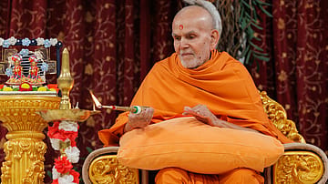 HH Mahant Swami Maharaj inaugurating the Sanskrit Pathashala in London, UK